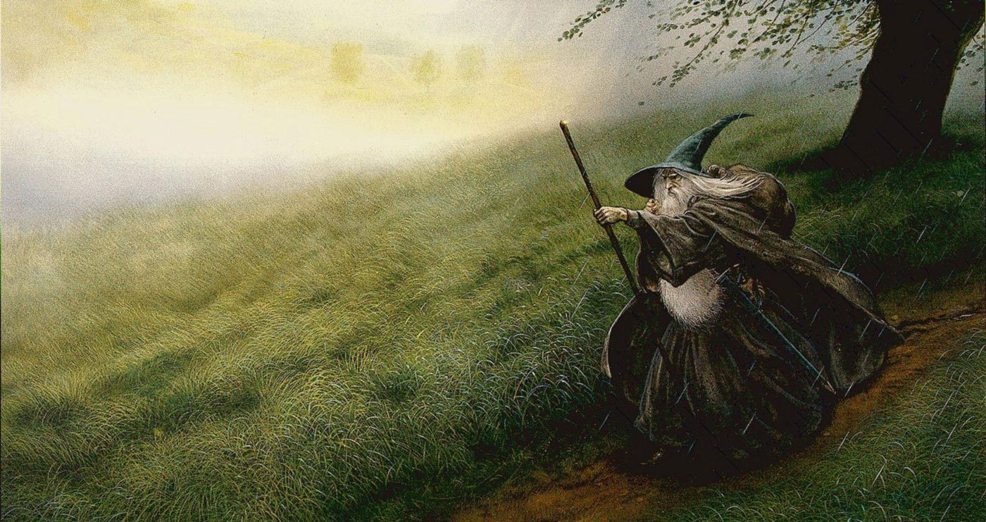 Gandalf caminando entre la hierba